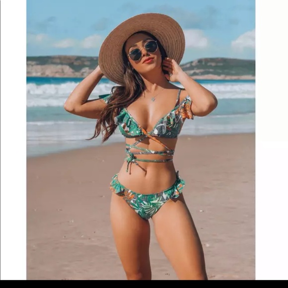 Bundle of 6 NEW women’s bikinis, size small - Picture 14 of 15